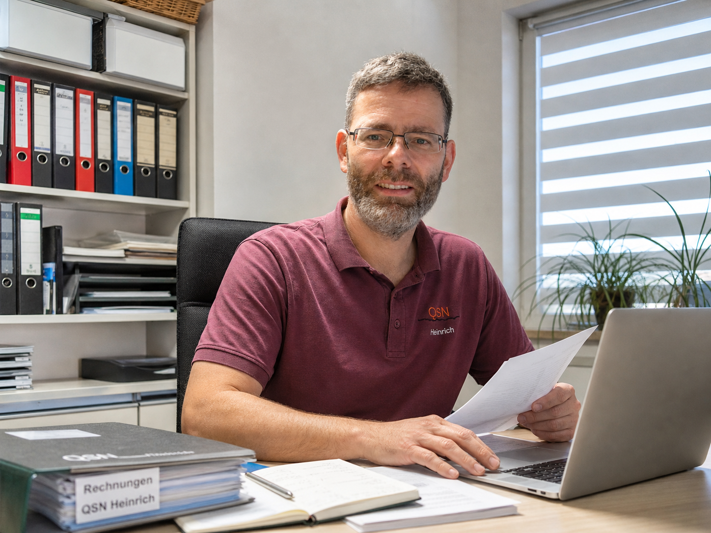 KI-generiertes Beispielbild einer Dokumentation im Büro